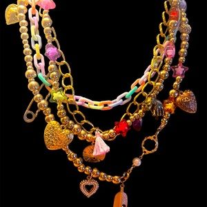 Centerpiece clutter core necklace